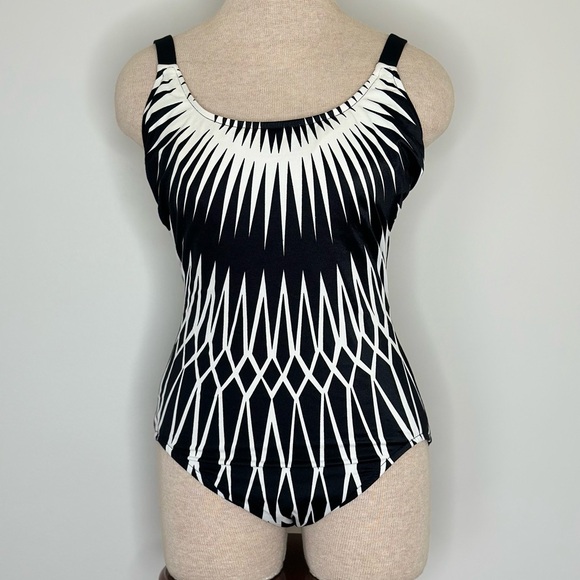 Miraclesuit Black and White Optical Illusion One Piece Swimsuit Size 14 - Picture 8 of 9